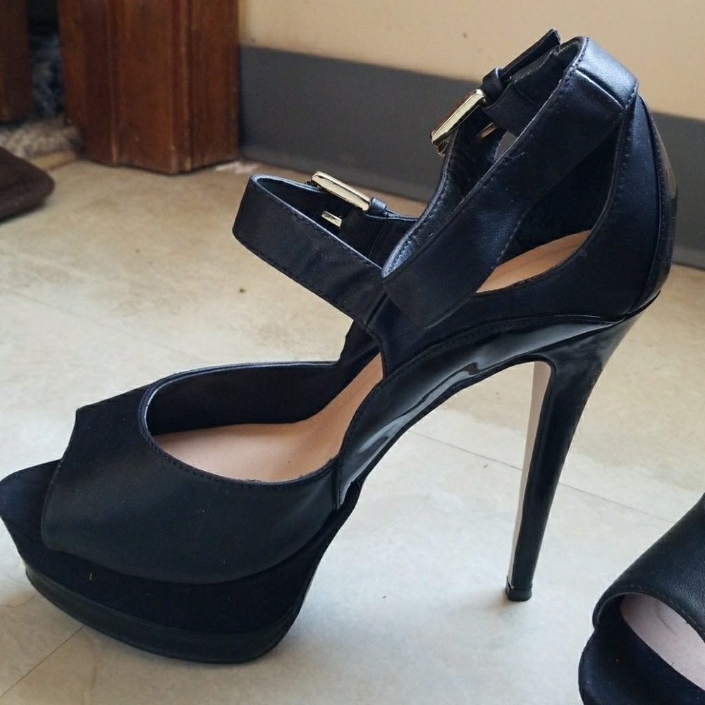 Shoes - Picture 4 of 4